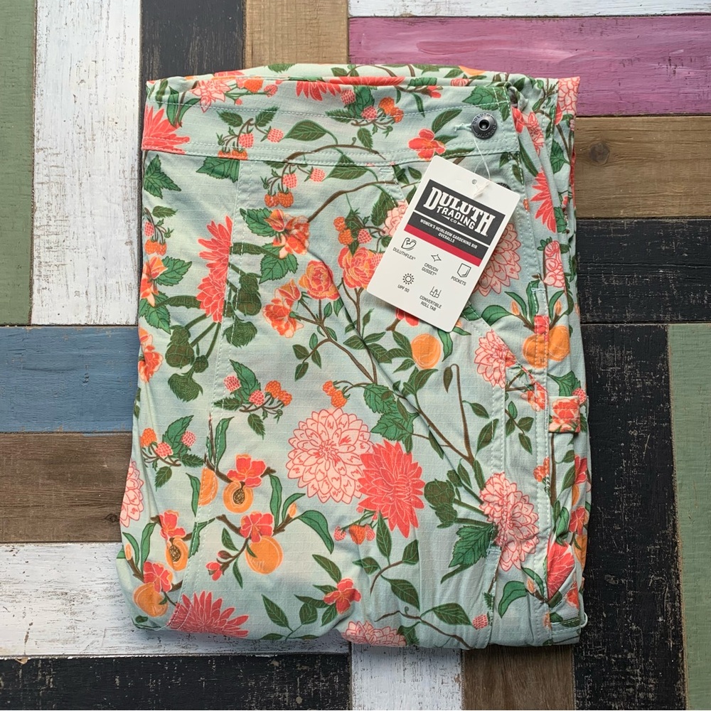 NWT Duluth XL x31L Heirloom Gardening Bib Overalls Mint Summer Dahlia Floral - Picture 2 of 10